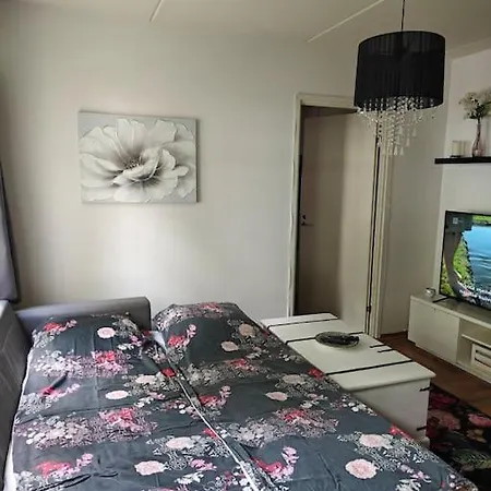 Apartment Kaunis Kaksio Laehellae Rautatieasemaa *