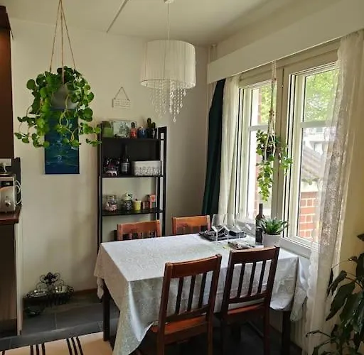 Kaunis Kaksio Laehellae Rautatieasemaa